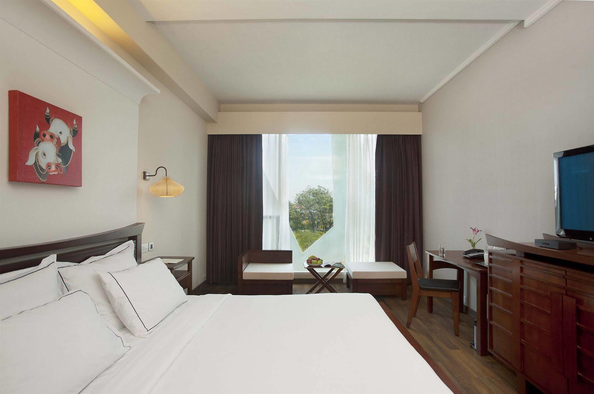 Escape Hotel & Spa Bangalore Luaran gambar